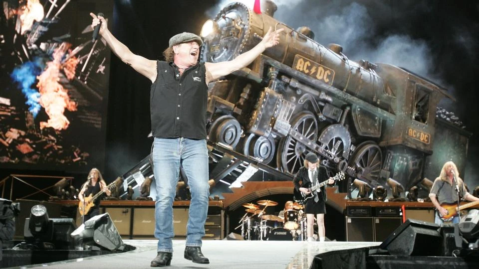 AC/DC и GNR са в списъка с топ 10 на най-великите турнета в историята