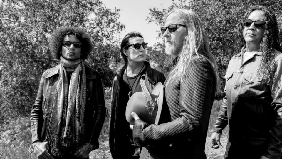 Виж официалния видеоклип на Alice In Chains към "Rainier Fog"