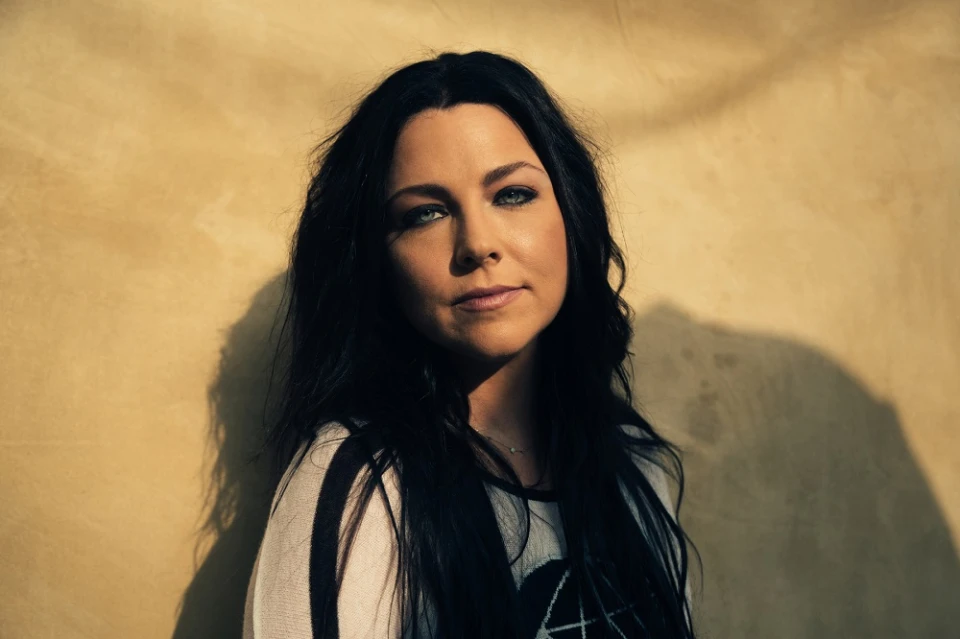 Amy Lee с контузия в глезена преди есенното турне