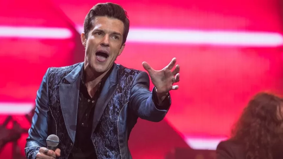 The Killers качиха руски фен на сцената в Грузия, радио "Тбилиси" свали музиката им от ефир