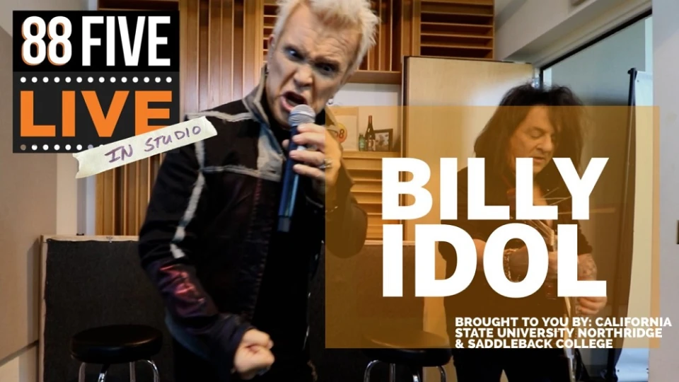 Невероятно акустично изпълнение на Billy Idol, албумът излиза днес