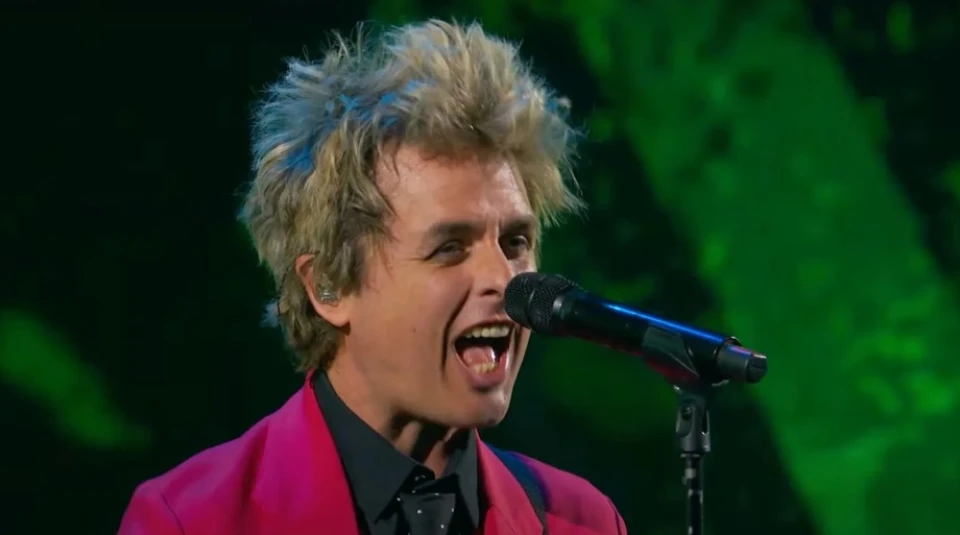 Green Day с отлично изпълнение на наградите iHeart, реабилитираха се за 2012 година