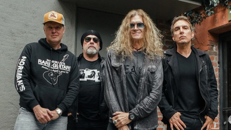 Black Country Communion пуснаха видеото към "Red Sun"