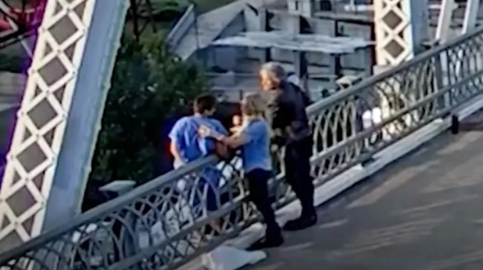 Джон Бон Джови спаси живота на жена, която се готвеше да скочи от мост