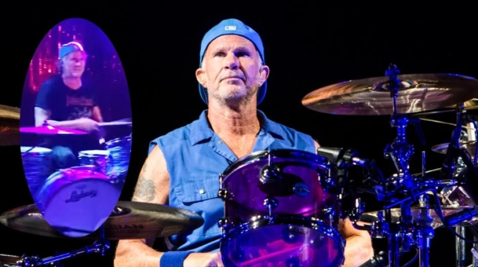 Големият Чад Смит (RHCP) посвири пред 17 души в австралийска кръчма