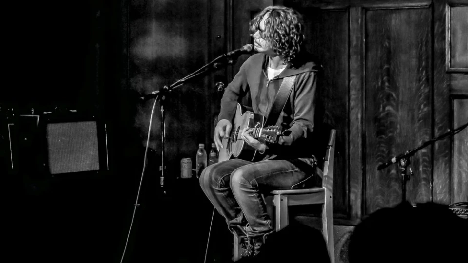 Чуй неиздаван досега запис на Chris Cornell - кавър на "Patience" на Guns N’ Roses