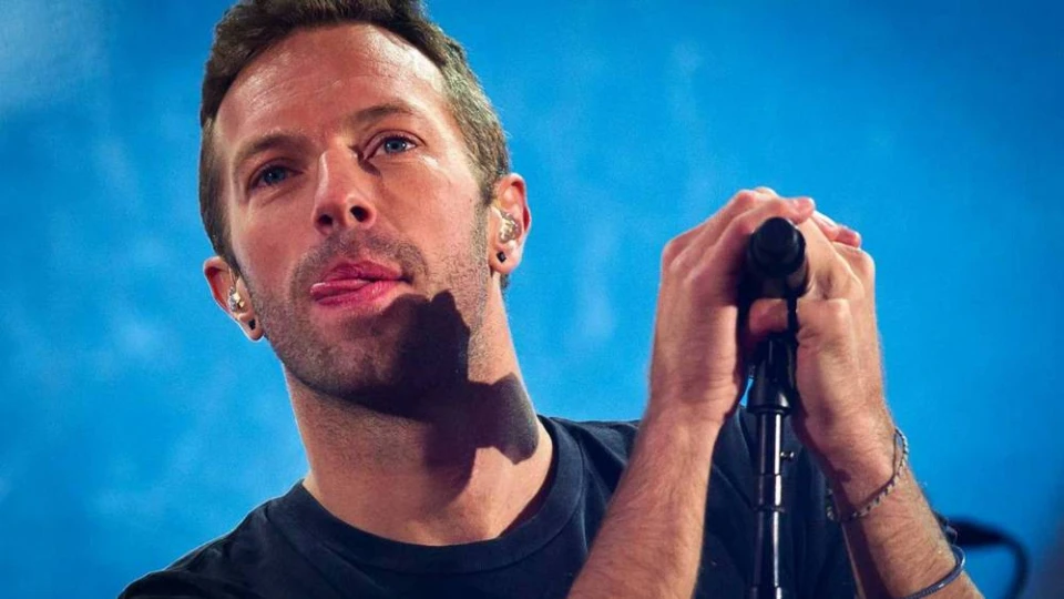 Гледай домашния миниконцерт на Chris Martin