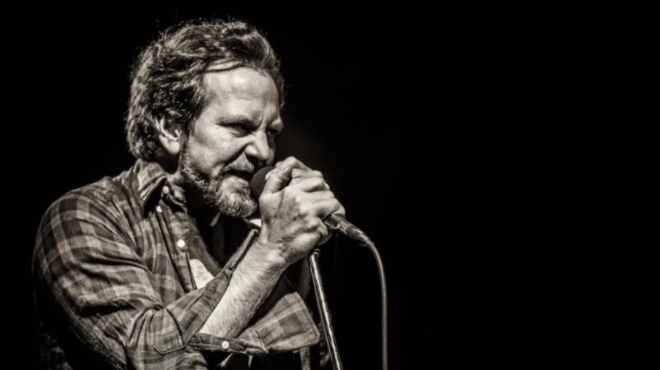 Проблеми за Pearl Jam във Франция, пожарите повредиха гласа на Еди Ведър