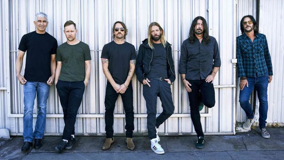 Foo Fighters отбелязват рождения ден на Dave Grohl с новата песен "Waiting On A War"