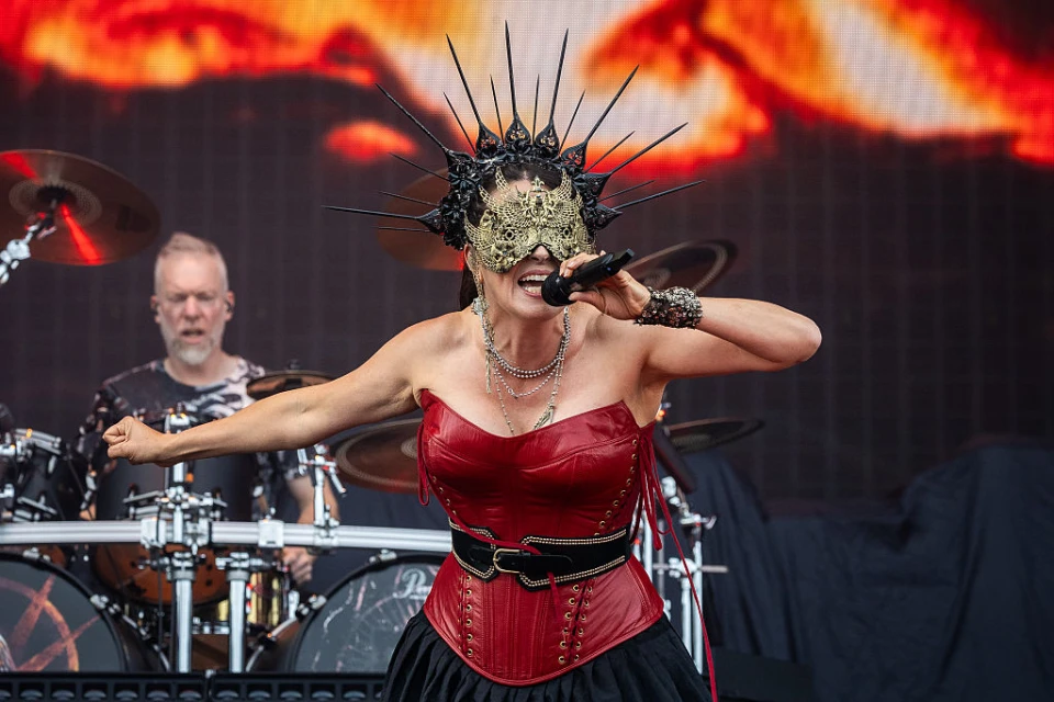 Within Temptation представиха нова акустична версия на "Ice Queen"