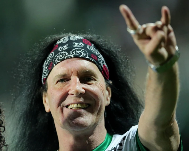 Оригиналният вокалист на AC/DC Дейв Евънс представи новия си сингъл "Loup Garou“