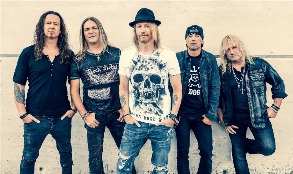 Gotthard споделиха текстовото видео към "Rusty Rose"