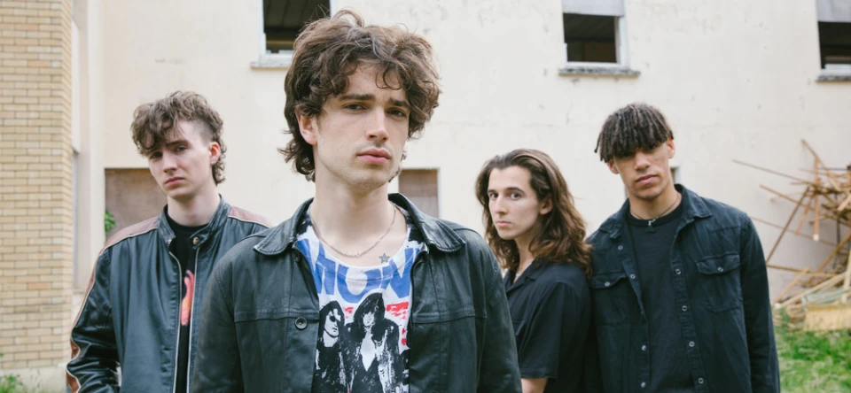 Inhaler и Jeremy? свирят преди Arctic Monkeys