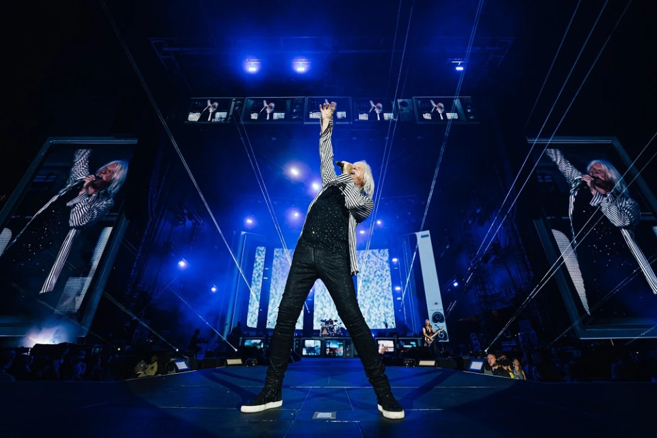 Джо Елиът (Def Leppard) влезе за кратко в болница, преди концерта в Богота
