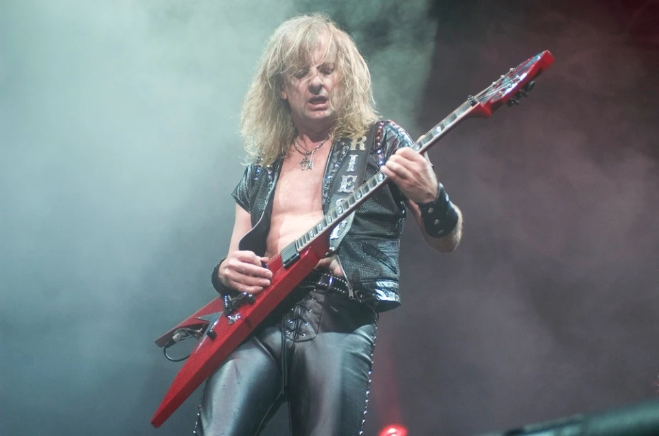 Бивш китарист на Judas Priest сформира своя група и пусна сингъл