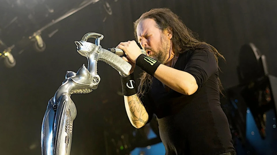 Korn със специално събитие в църква по случай излизането на албума “Requiem”
