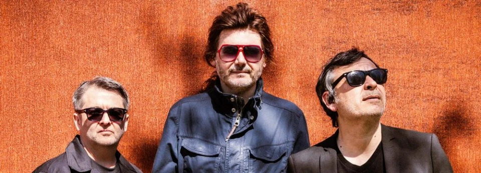 Manic Street Preachers се завърнаха на върха на британския чарт