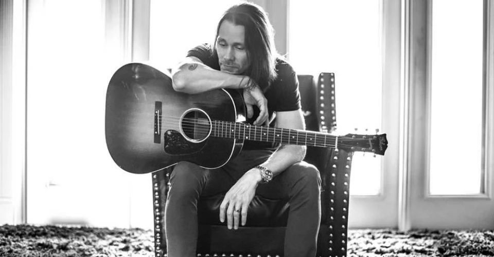 Myles Kennedy пусна текстовото видео към "Devil On The Wall"