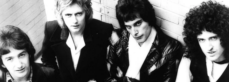 Чуй неиздавани версии на "We Will Rock You" и "We Are The Champions" на Queen