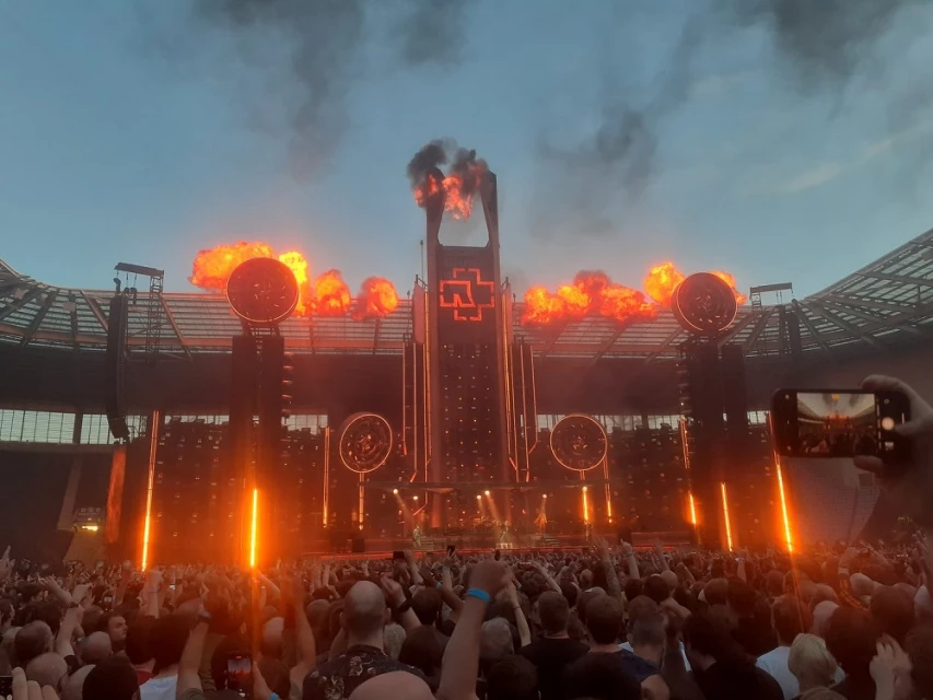 Rammstein с рекордно шумен концерт в Англия – вижте уникални видеа от шоуто
