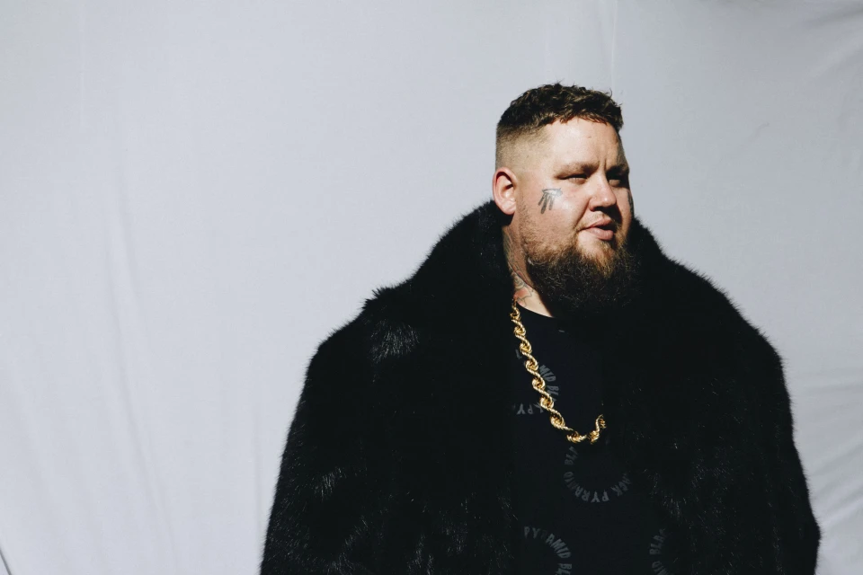Rag'n'Bone Man представи по-различния си албум "Life By Misadventure"