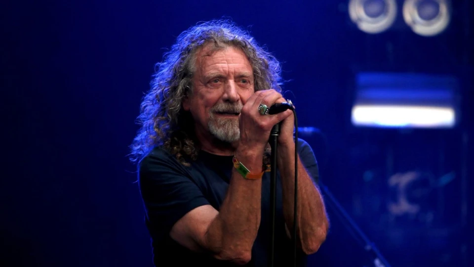 Робърт Плант с първо изпълнение на “Stairway To Heaven” от 16 години