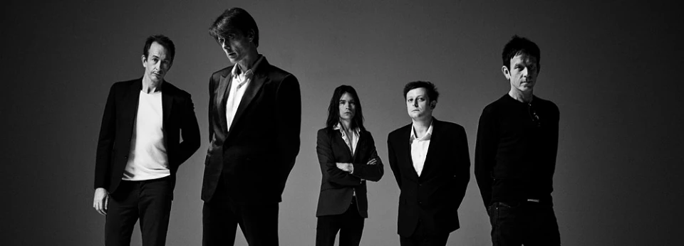 Suede пуснаха видеото към новия си сингъл "Life Is Golden"