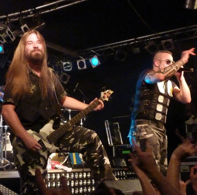 Проблеми за основателите на Sabaton