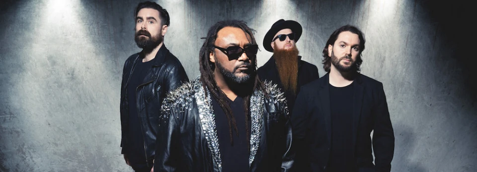 Виж текстовото видео към "Loud And Clear" на Skindred