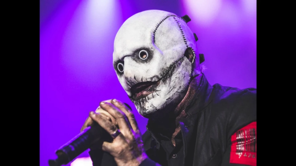 Първи концерт за Slipknot от 18 месеца, Corey с брутална маска