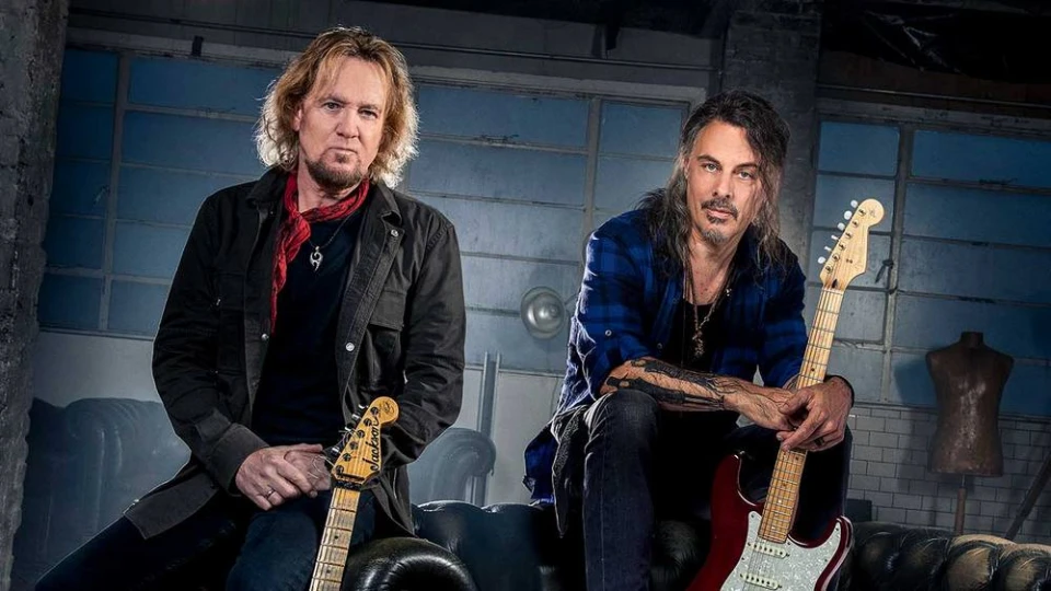 Adrian Smith и Richie Kotzen пуснаха втория си сингъл, "Scars"