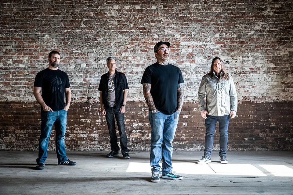 Първа нова песен от Staind от 12 години насам