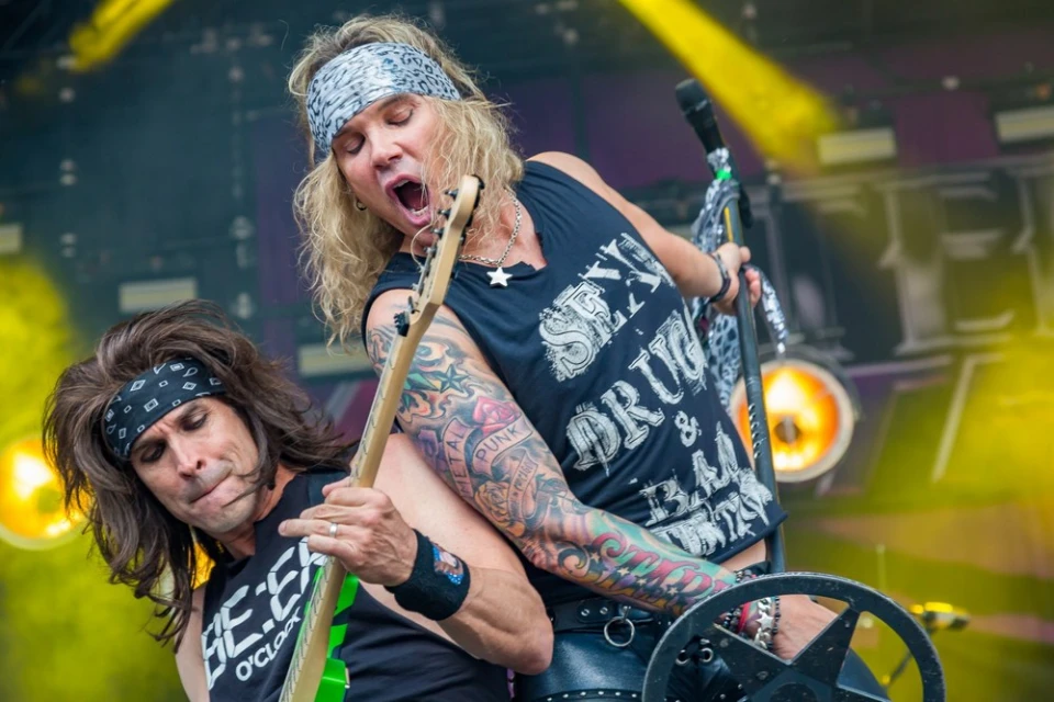 Steel Panther си търсят нов басист. Искаш ли това да си ти?