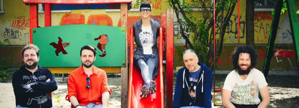Stop the Schizo с премиера на видеото към "Suck It"