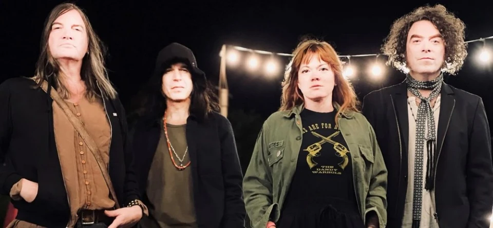 Слаш свири в новия сингъл на The Dandy Warhols "I'd Like To Help You With Your Problem"