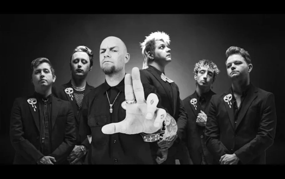 The Funeral Portrait пуснаха видео към сингъла “Holy Water” с Айвън Мууди от FFDP