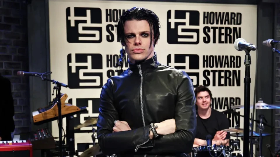 Yungblud в шоуто на Хауърд Стърн: “Рокът не е мъртъв – той просто се ражда отново”
