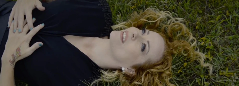 Anneke van Giersbergen пусна видеото на "Zo Lief"