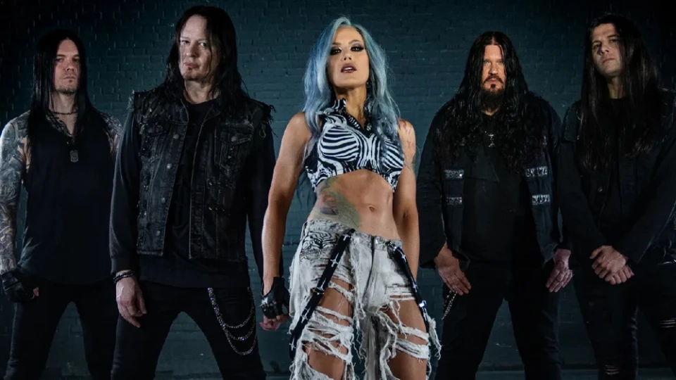 Arch Enemy споделиха видеото към "A Million Suns" от албума Blood Dynasty