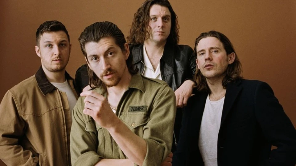 Arctic Monkeys обявиха концерт в България догодина