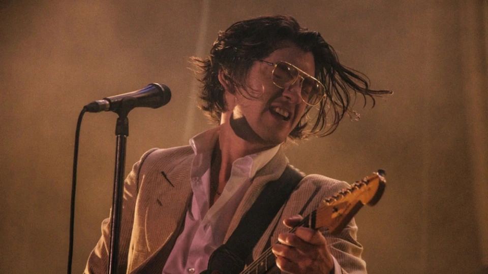 Arctic Monkeys с първи концерт от 2019 насам: видео и сетлист