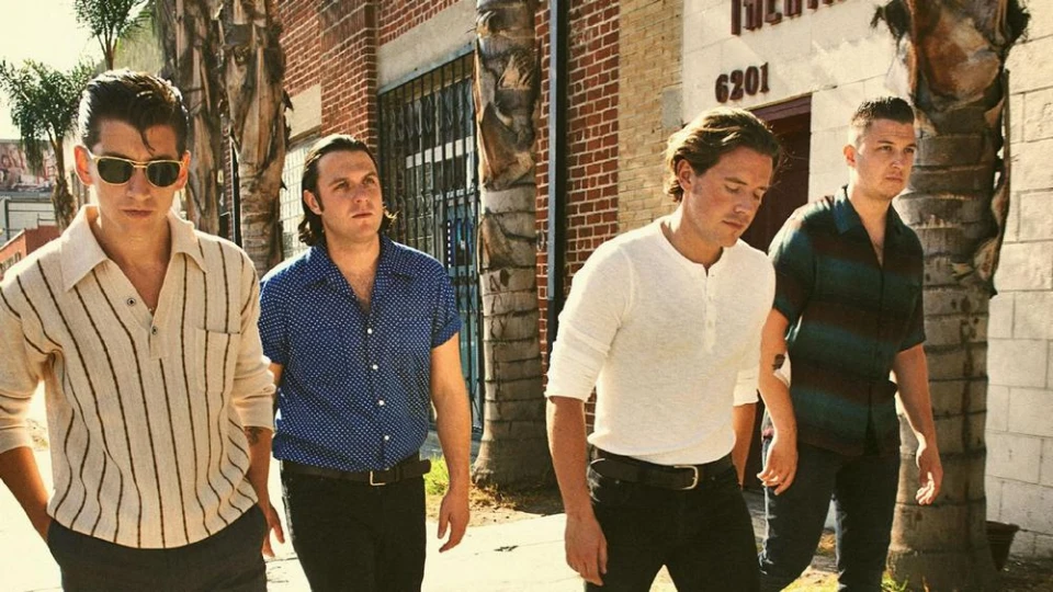 Arctic Monkeys показаха видеото на "Sculptures Of Anything Goes"