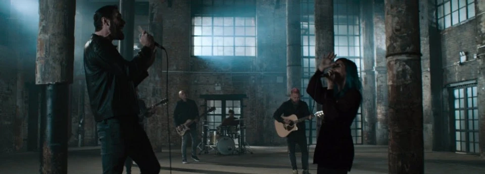 Виж видеото на Breaking Benjamin към "Dear Agony" с участието на Lacey Sturm