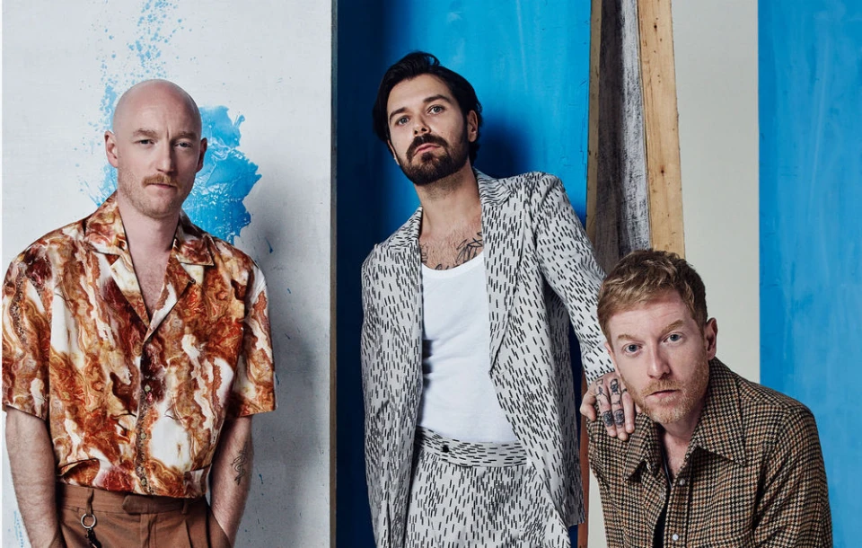 Biffy Clyro се завърнаха с новия сингъл "Instant History"