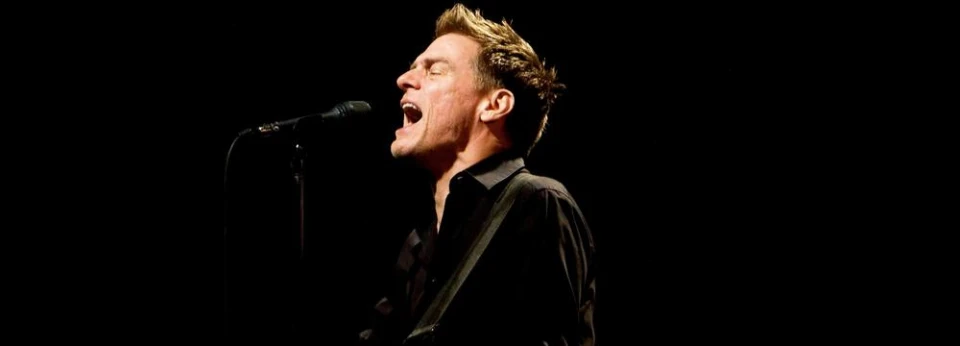 Bryan Adams пуска best of колекция и две неиздавани песни