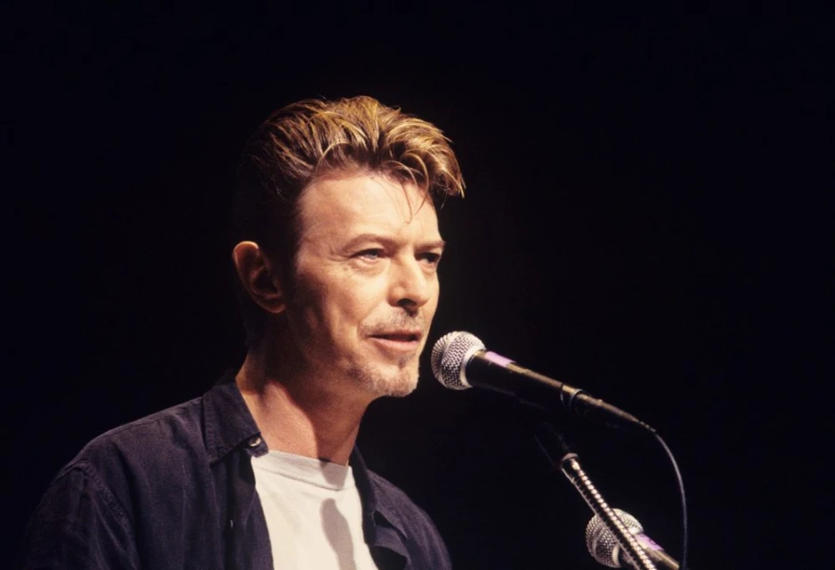 Live албумът на David Bowie Ouvrez Le Chien излиза на 3 юли, чуй версията на "Teenage Wildlife"