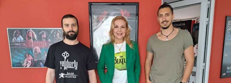 Caliberty разказват за пътуването на артиста към светлината в "Shine a Light"