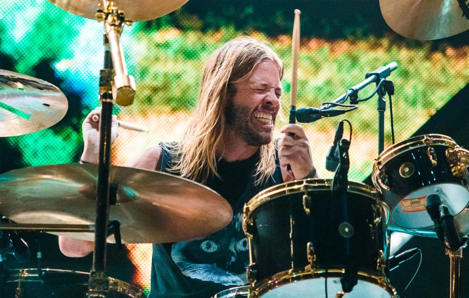 Внезапно почина барабанистът на Foo Fighters Тейлър Хоукинс