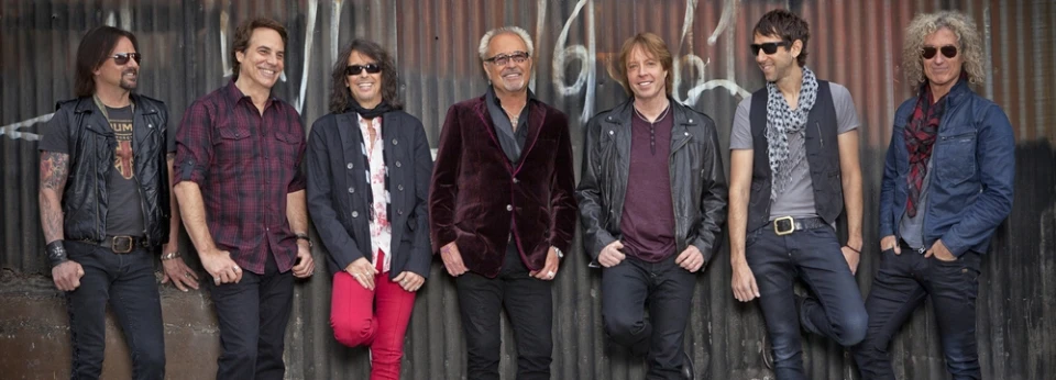 Foreigner остават в София още два дни след концерта