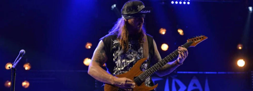 Suicidal Tendencies се разделиха с китариста Jeff Pogan